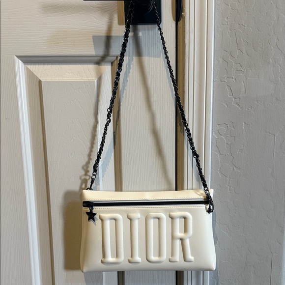 GWP - Dior Cream Clutch with removable Chain Strap - Picture 1 of 4